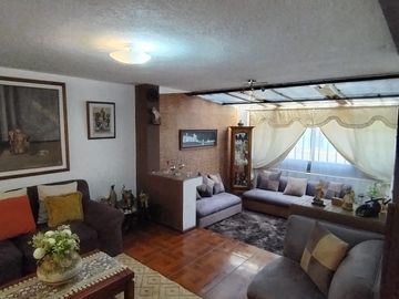 CASA EN VENTA EN CONOCOTO INCLUYE SUIT INDEPENDIENTE