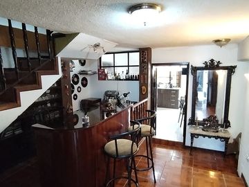 CASA EN VENTA EN CONOCOTO INCLUYE SUIT INDEPENDIENTE