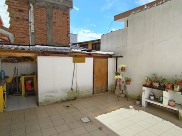 CASA EN VENTA EN CONOCOTO INCLUYE SUIT INDEPENDIENTE