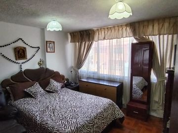 CASA EN VENTA EN CONOCOTO INCLUYE SUIT INDEPENDIENTE