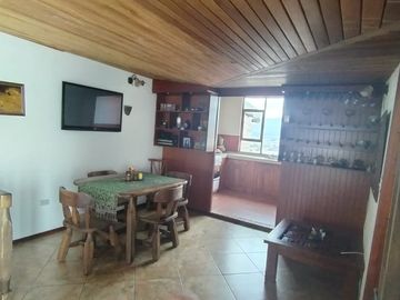 CASA EN VENTA EN CONOCOTO INCLUYE SUIT INDEPENDIENTE