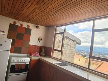 CASA EN VENTA EN CONOCOTO INCLUYE SUIT INDEPENDIENTE