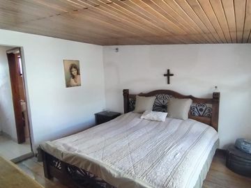 CASA EN VENTA EN CONOCOTO INCLUYE SUIT INDEPENDIENTE