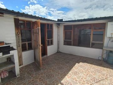 CASA EN VENTA EN CONOCOTO INCLUYE SUIT INDEPENDIENTE