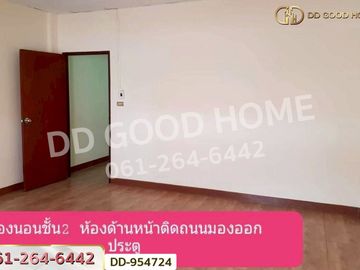 DD-954724 Townhouse Wat Ket, Thung Hotel Road, Chiang Mai, near Darawittayalai School