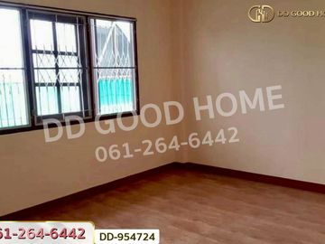 DD-954724 Townhouse Wat Ket, Thung Hotel Road, Chiang Mai, near Darawittayalai School