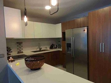 Venta Departamento Suite Amoblado, Sector Republica del Salvador, La Carolina