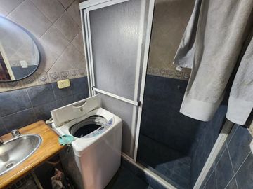 Vendo casa en zona San Cayetano de dos planta ,amplio terreno