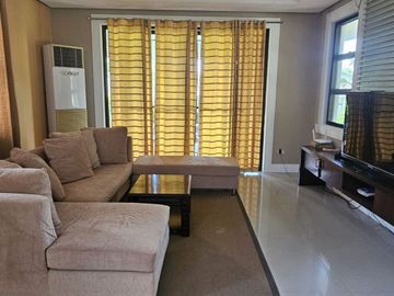 For sale: house and lot