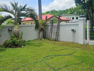 For sale: house and lot