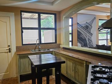 For sale: house and lot