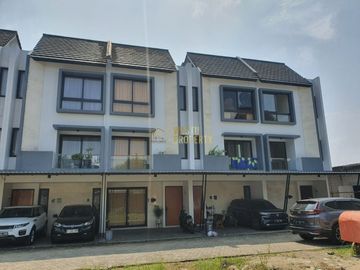 3-STOREY MODERN MINIMALIST HOME IN JAGAKARSA – NEAR BRIGIF TOLL GATE