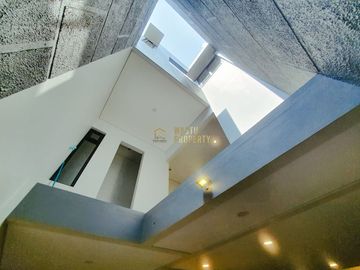 3-STOREY MODERN MINIMALIST HOME IN JAGAKARSA – NEAR BRIGIF TOLL GATE