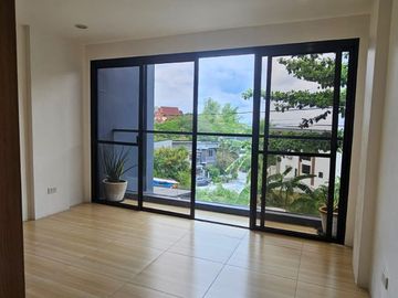 3-Storey 4-Bedroom Duplex House & Lot in Taytay