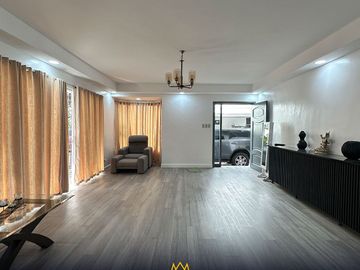 CLASSIC TIMELESS DESIGN AND WELL-MAINTAINED TOWN HOUSE IN NEW MANILA FOR SALE!!