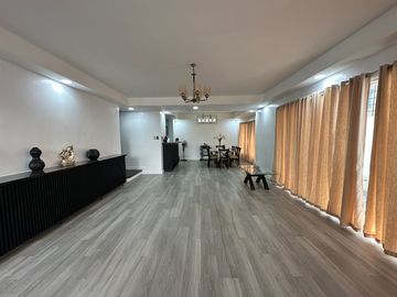 CLASSIC TIMELESS DESIGN AND WELL-MAINTAINED TOWN HOUSE IN NEW MANILA FOR SALE!!