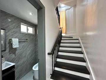 CLASSIC TIMELESS DESIGN AND WELL-MAINTAINED TOWN HOUSE IN NEW MANILA FOR SALE!!