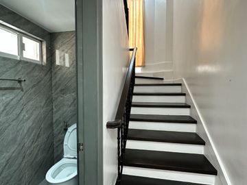 CLASSIC TIMELESS DESIGN AND WELL-MAINTAINED TOWN HOUSE IN NEW MANILA FOR SALE!!