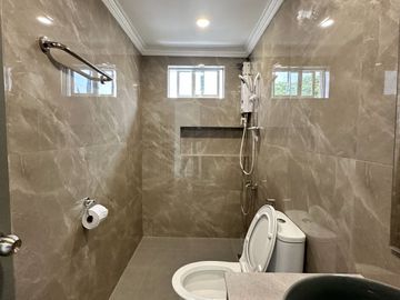 CLASSIC TIMELESS DESIGN AND WELL-MAINTAINED TOWN HOUSE IN NEW MANILA FOR SALE!!