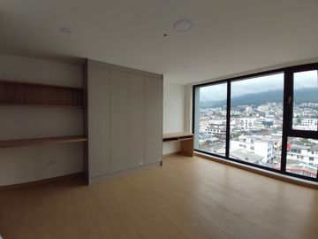 605 Comodidad, Cercanía, Tranquilidad. Encantador Estudio con Vista y Parqueadero en Av de Los Shyris. A Estrenar.