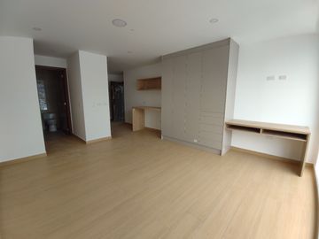 605 Comodidad, Cercanía, Tranquilidad. Encantador Estudio con Vista y Parqueadero en Av de Los Shyris. A Estrenar.