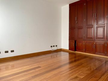 VENDO  LINDO PENTHOUSE DUPLEX EN CHACARILLA - SAN BORJA - 4 DORMITORIOS - 3 COCHERAS - FRENTE A PARQUE🌳