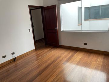 VENDO  LINDO PENTHOUSE DUPLEX EN CHACARILLA - SAN BORJA - 4 DORMITORIOS - 3 COCHERAS - FRENTE A PARQUE🌳