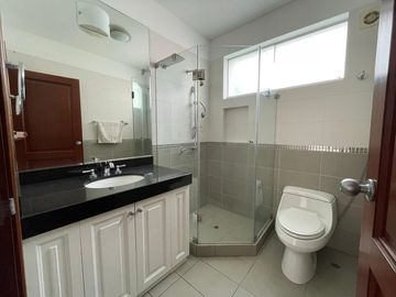 VENDO  LINDO PENTHOUSE DUPLEX EN CHACARILLA - SAN BORJA - 4 DORMITORIOS - 3 COCHERAS - FRENTE A PARQUE🌳