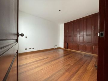 VENDO  LINDO PENTHOUSE DUPLEX EN CHACARILLA - SAN BORJA - 4 DORMITORIOS - 3 COCHERAS - FRENTE A PARQUE🌳