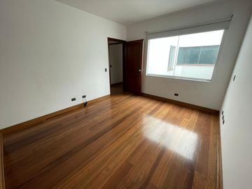 VENDO  LINDO PENTHOUSE DUPLEX EN CHACARILLA - SAN BORJA - 4 DORMITORIOS - 3 COCHERAS - FRENTE A PARQUE🌳