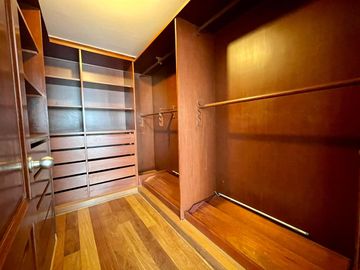 VENDO  LINDO PENTHOUSE DUPLEX EN CHACARILLA - SAN BORJA - 4 DORMITORIOS - 3 COCHERAS - FRENTE A PARQUE🌳