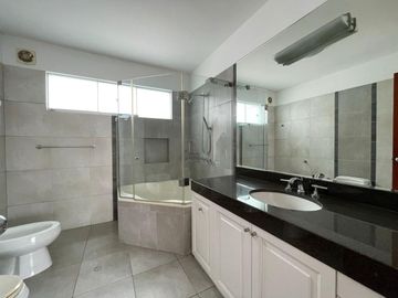 VENDO  LINDO PENTHOUSE DUPLEX EN CHACARILLA - SAN BORJA - 4 DORMITORIOS - 3 COCHERAS - FRENTE A PARQUE🌳