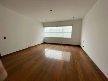 VENDO  LINDO PENTHOUSE DUPLEX EN CHACARILLA - SAN BORJA - 4 DORMITORIOS - 3 COCHERAS - FRENTE A PARQUE🌳