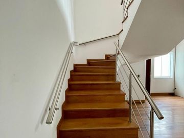 VENDO  LINDO PENTHOUSE DUPLEX EN CHACARILLA - SAN BORJA - 4 DORMITORIOS - 3 COCHERAS - FRENTE A PARQUE🌳