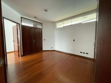 VENDO  LINDO PENTHOUSE DUPLEX EN CHACARILLA - SAN BORJA - 4 DORMITORIOS - 3 COCHERAS - FRENTE A PARQUE🌳