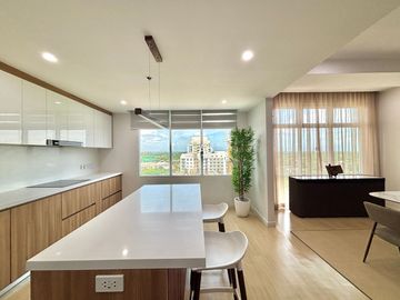 Aspen Tower Alabang Filinvest 3Bedroom w/Parking 221SQM. Good deal New Furnished Big Cut Ayala Alabang Condo For Sale near Palms Pointe BGC Makati