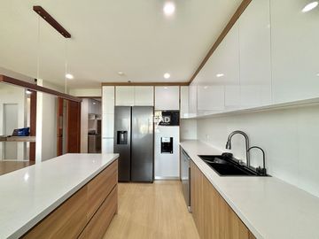 Aspen Tower Alabang Filinvest 3Bedroom w/Parking 221SQM. Good deal New Furnished Big Cut Ayala Alabang Condo For Sale near Palms Pointe BGC Makati