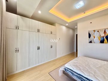 Aspen Tower Alabang Filinvest 3Bedroom w/Parking 221SQM. Good deal New Furnished Big Cut Ayala Alabang Condo For Sale near Palms Pointe BGC Makati