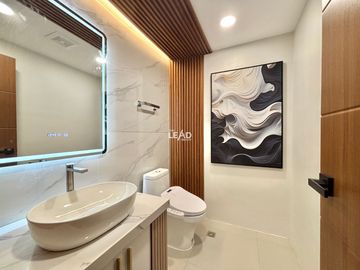 Aspen Tower Alabang Filinvest 3Bedroom w/Parking 221SQM. Good deal New Furnished Big Cut Ayala Alabang Condo For Sale near Palms Pointe BGC Makati