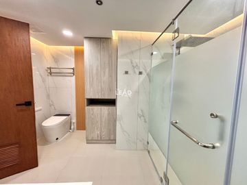 Aspen Tower Alabang Filinvest 3Bedroom w/Parking 221SQM. Good deal New Furnished Big Cut Ayala Alabang Condo For Sale near Palms Pointe BGC Makati
