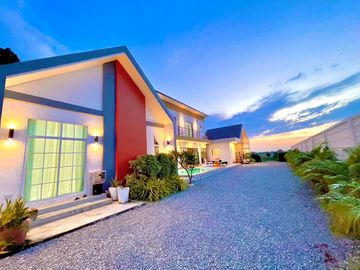 For sale: 3 pool villas in Huay Yai on a 1 rai 200 sq.wah land plot, Nong Prue Subdistrict, Bang Lamung District, Chonburi Province