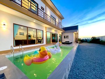 For sale: 3 pool villas in Huay Yai on a 1 rai 200 sq.wah land plot, Nong Prue Subdistrict, Bang Lamung District, Chonburi Province