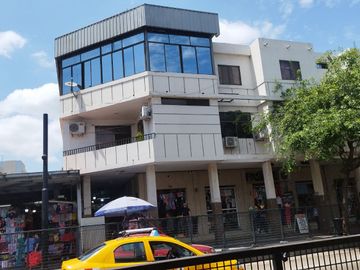 EDIFICIO COMERCIAL EXCELENTE UBICACION CORAZON DE LA BAHIA
