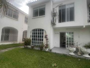 CASA EN VENTA EN GEOPINOS VERACRUZ CON 4 RECÁMARAS EN CLUSTER CON ALBERCA Y JARDIN $1,700,000 (SOLO CRÉDITOS BANCARIOS Y REC PROPIOS)