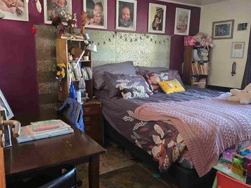 🏡 Se Vende Hermosa Casa de 2 Pisos – Comuna de Recoleta
📍 A pasos del Metro Einstein – Excelente conectividad 4D 2B