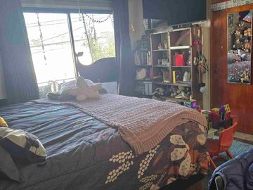 🏡 Se Vende Hermosa Casa de 2 Pisos – Comuna de Recoleta
📍 A pasos del Metro Einstein – Excelente conectividad 4D 2B