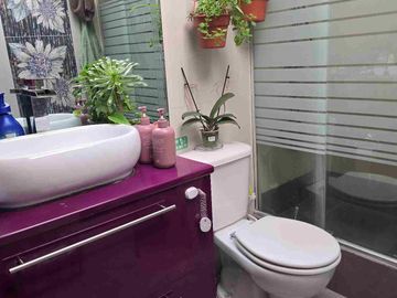 🏡 Se Vende Hermosa Casa de 2 Pisos – Comuna de Recoleta
📍 A pasos del Metro Einstein – Excelente conectividad 4D 2B