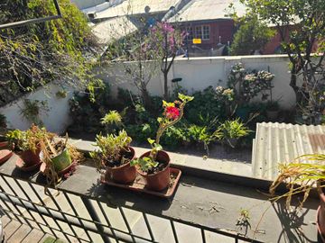 🏡 Se Vende Hermosa Casa de 2 Pisos – Comuna de Recoleta
📍 A pasos del Metro Einstein – Excelente conectividad 4D 2B