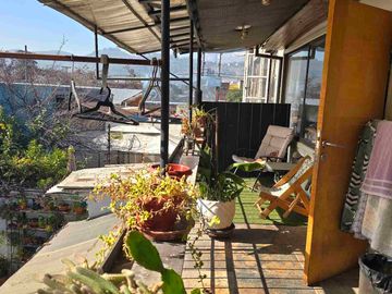 🏡 Se Vende Hermosa Casa de 2 Pisos – Comuna de Recoleta
📍 A pasos del Metro Einstein – Excelente conectividad 4D 2B