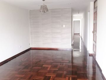 Venta De Casa De 4 Pisos Cerca A Avenidas Principales En Bertello - Cercado De Lima
